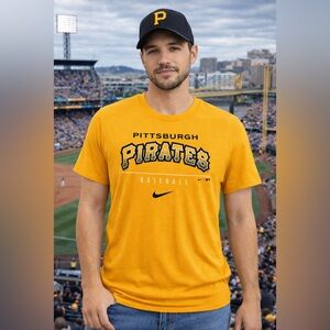 Nike PITTSBURGH PIRATES Yellow BASEBALL Graphic Performance Tee Shirt EUC